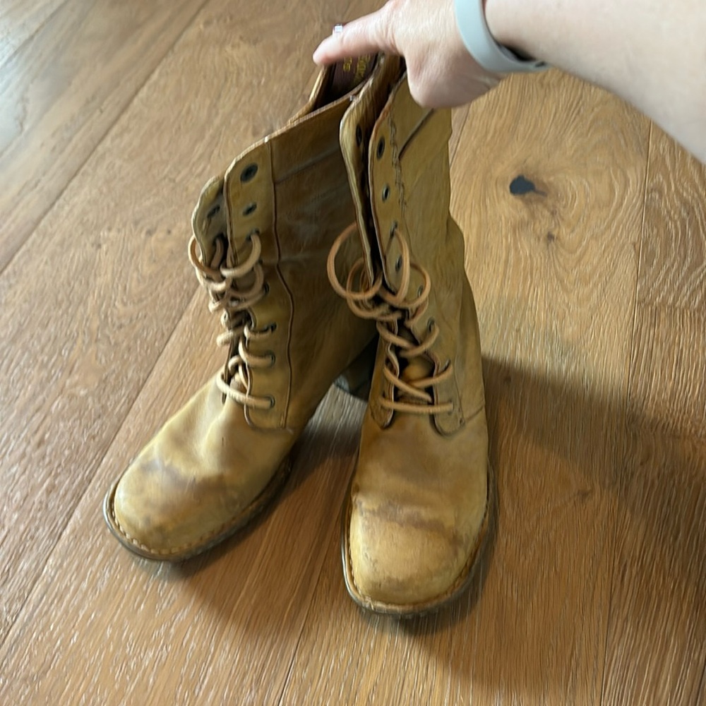 Vintage Dr Martens Boots - Women’s Size 9 US, 7 UK, 41 EU